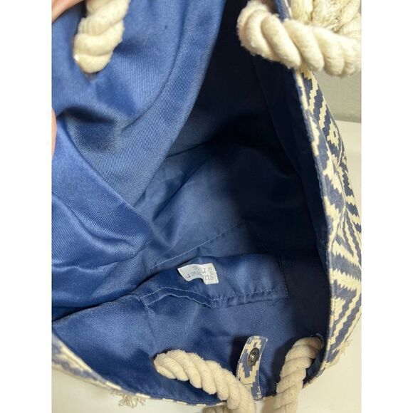 Summer & Rose Rope Handle Square Patterned Tote Bag. Blue & White. Size 14 x 16. - Picture 6 of 8
